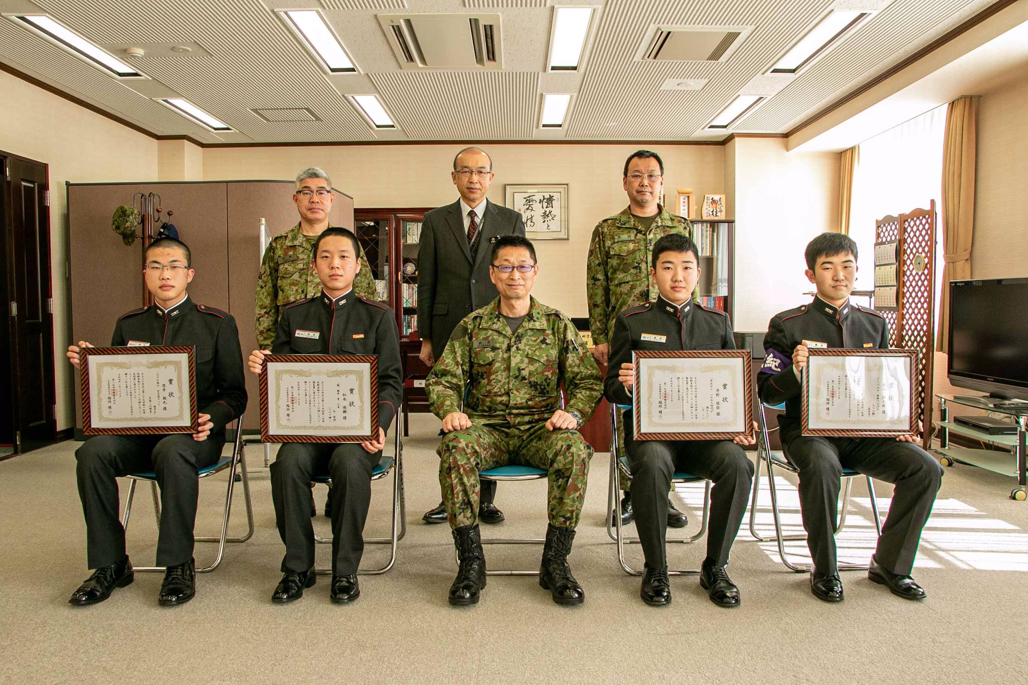 防衛省版サラリーマン川柳コンクールで高等工科学校の生徒を表彰 - 陸